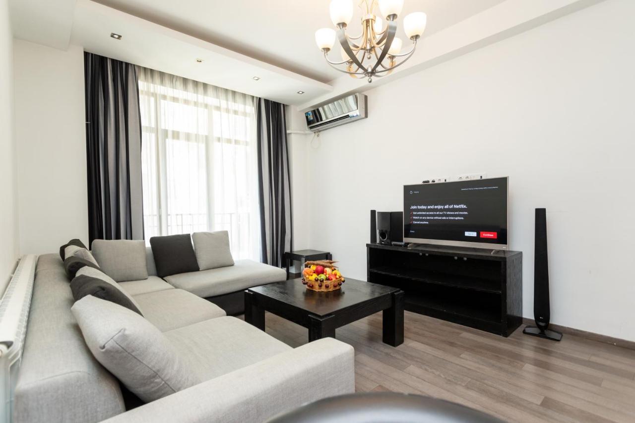 טביליסי Two Bedroom Apartment In The City Center מראה חיצוני תמונה