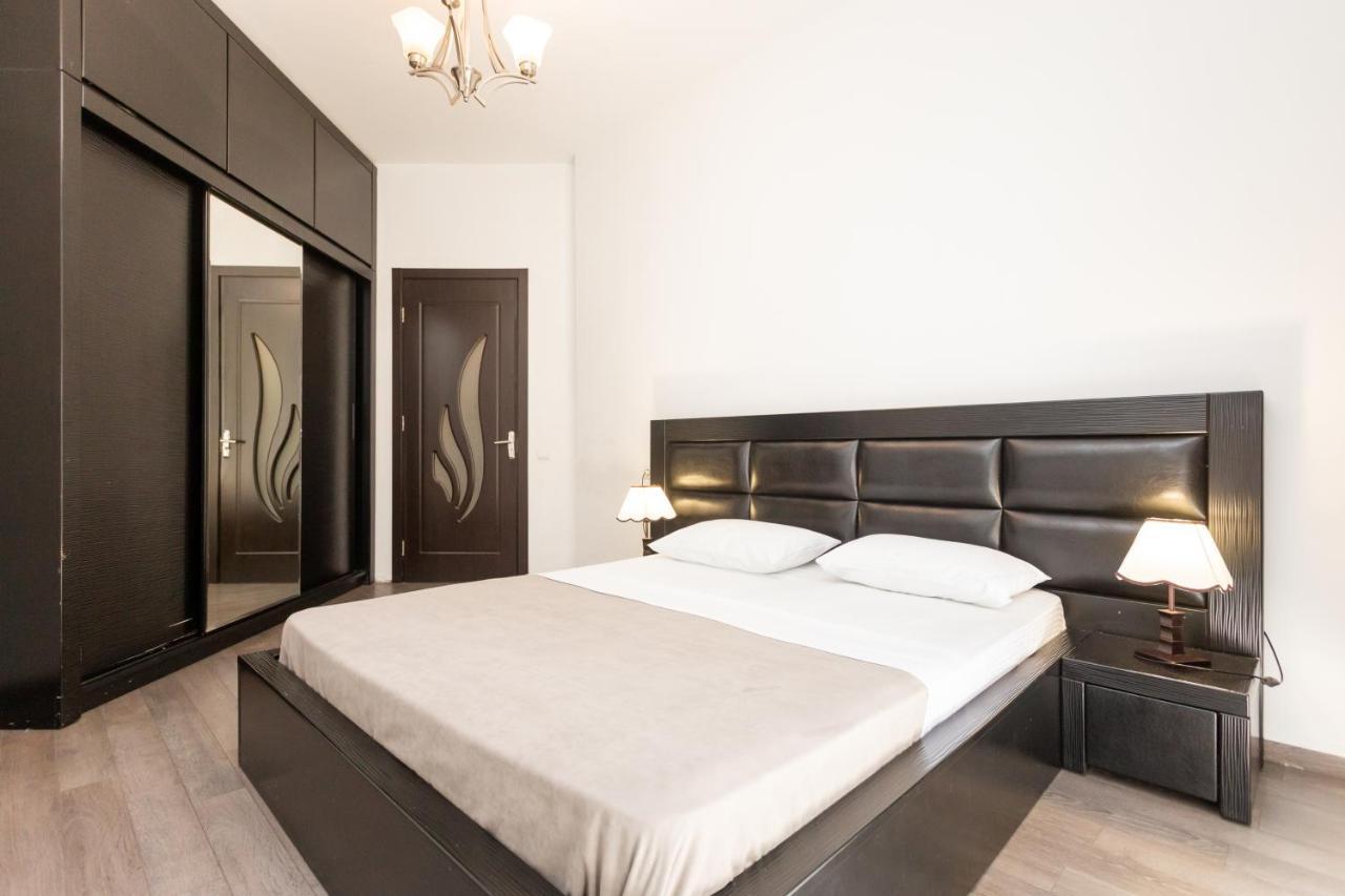 טביליסי Two Bedroom Apartment In The City Center מראה חיצוני תמונה