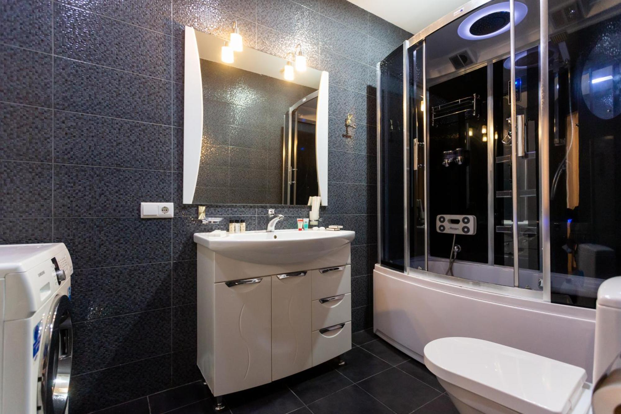טביליסי Two Bedroom Apartment In The City Center מראה חיצוני תמונה