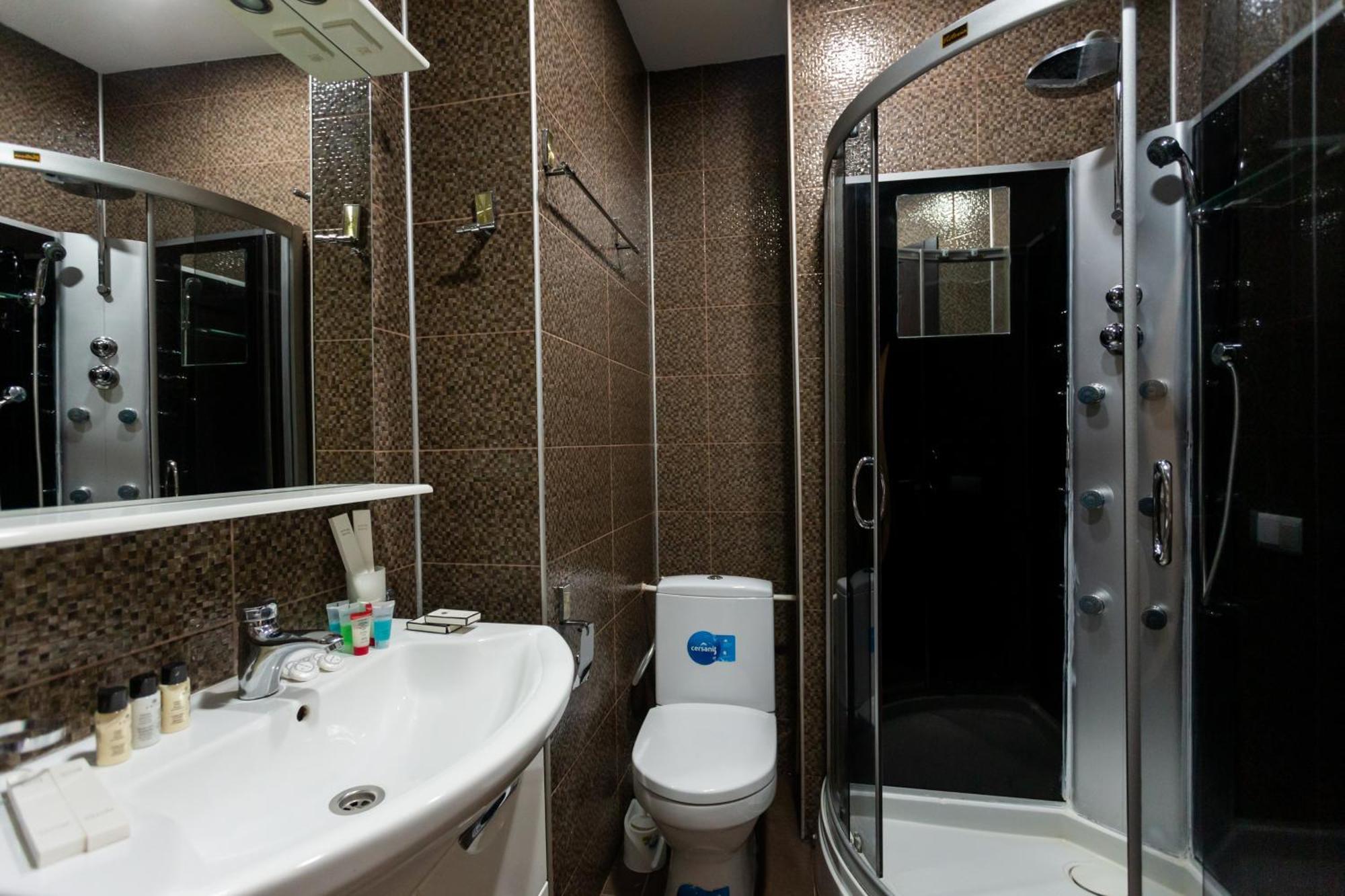 טביליסי Two Bedroom Apartment In The City Center מראה חיצוני תמונה